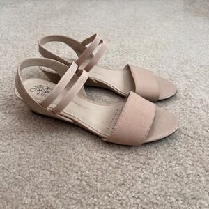 NWOT Life Stride Yolo Sandals Elastic Straps‎ Low Wedge Heel Beige Size 9M